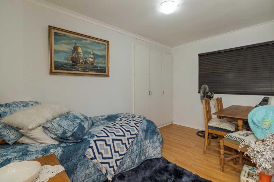 5 Bedroom Property for Sale in Loucharmante Western Cape